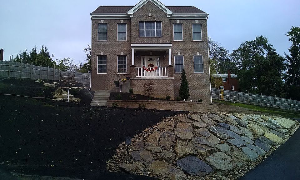 2nd image of 823 Fernhill Ave