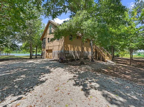 99 Lake View Dr, Huntsville, TX 77320