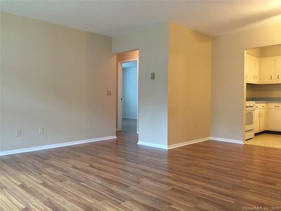5th image of 37 Briarwood Ln APT E
