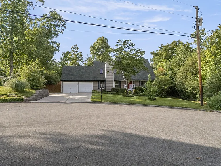 2541 Cross Winds Ln — Photo 44