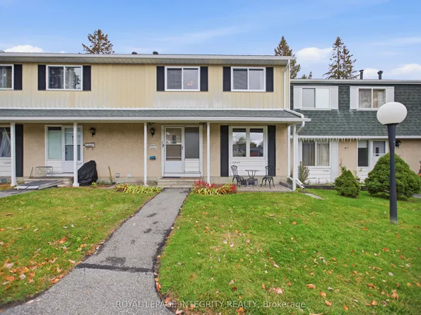 1544D Beaverpond Dr, Ottawa, ON K1B 3R9