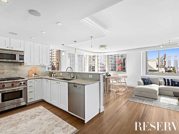 5th image of 30 W 63rd St #18MN