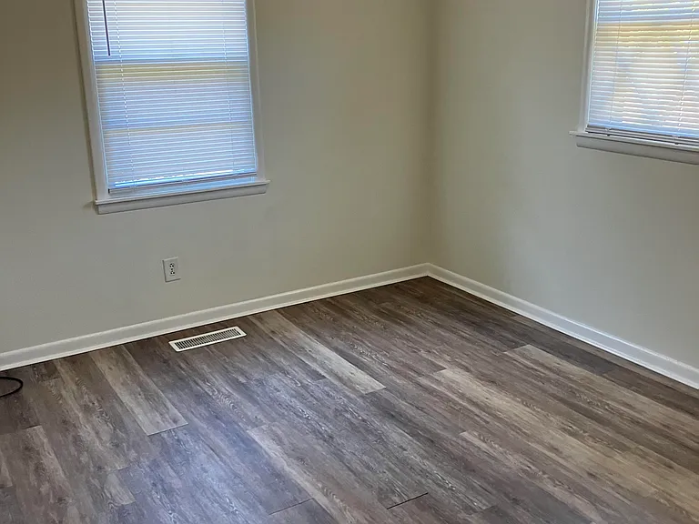 1225 Lambard Dr — Photo 6