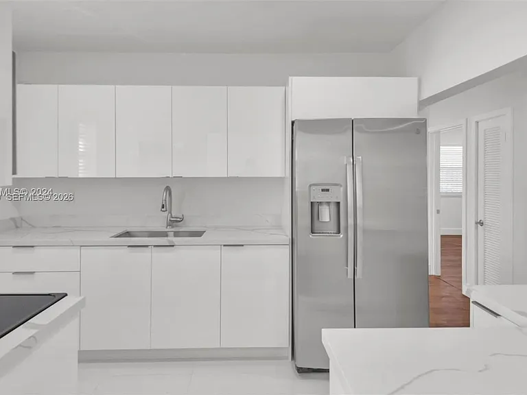 4200 NE 1st Ave — Photo 1