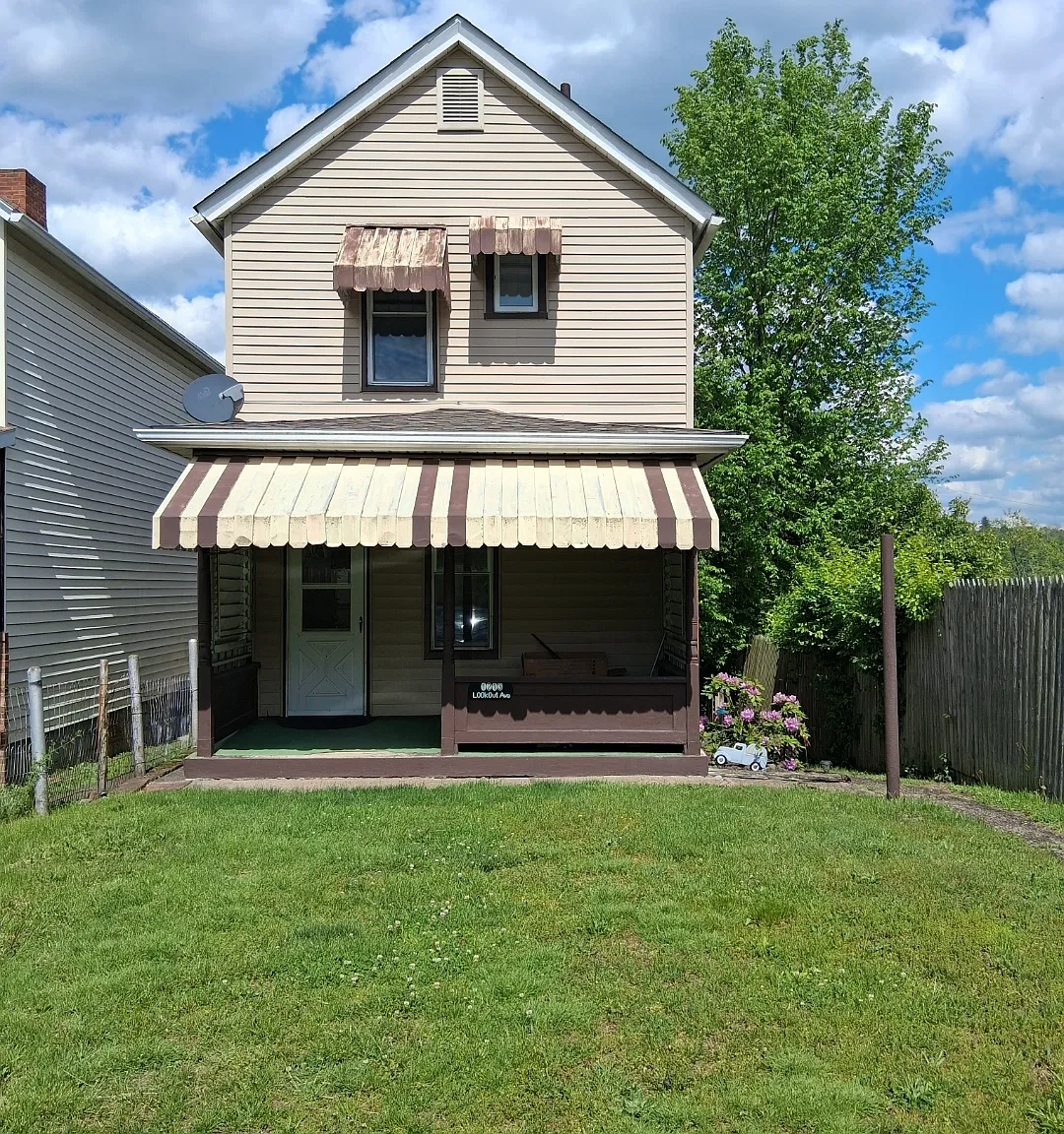Lookout Ave, Charleroi — Photo 1