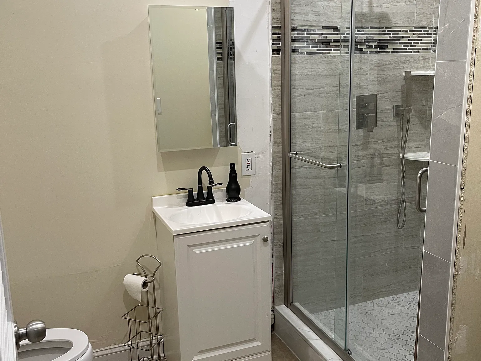 3 bed, 3.5 bath, 3500 sqft, $4,000 — Photo 3