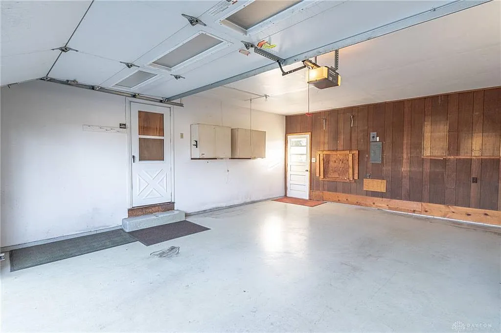 3 bed, 1.5 bath, 1102 sqft, $1,900 — Photo 2