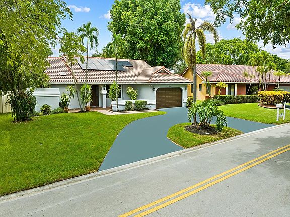 2nd image of 4940 NW 92nd Terrace