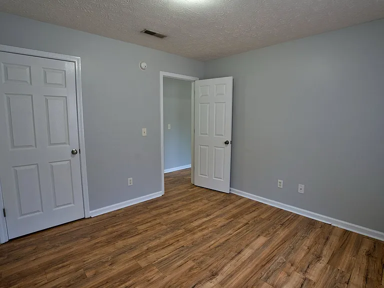618 College St SW — Photo 15
