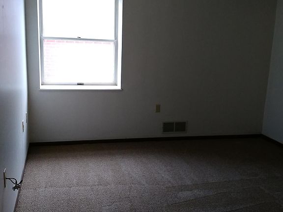 4th image of 502 Depot St APT 7