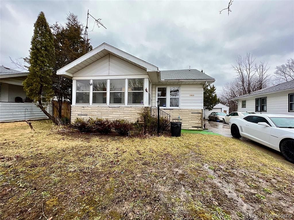 1922 Berkley St, Flint, MI 48504 Zillow