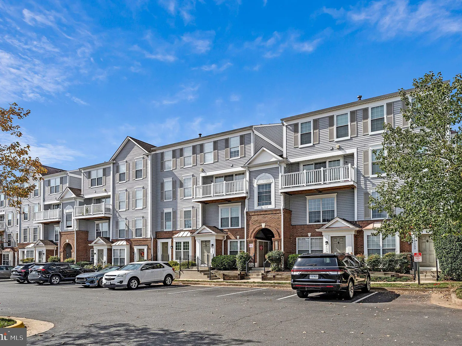 Chatham Green Condominium — Photo 1