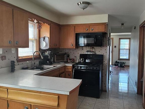 2nd image of 6666 W Montrose Ave