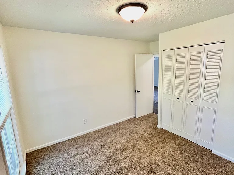 925 Fenley Ave — Photo 18