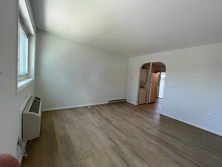 402 President Ln #B — Photo 4