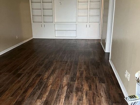 3rd image of 604 Amhurst Dr