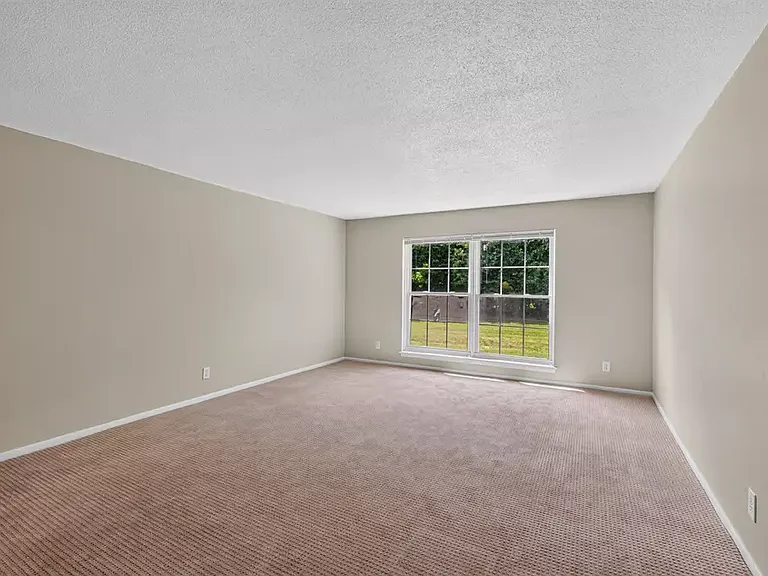 2101 Chateau Ct #106 — Photo 10