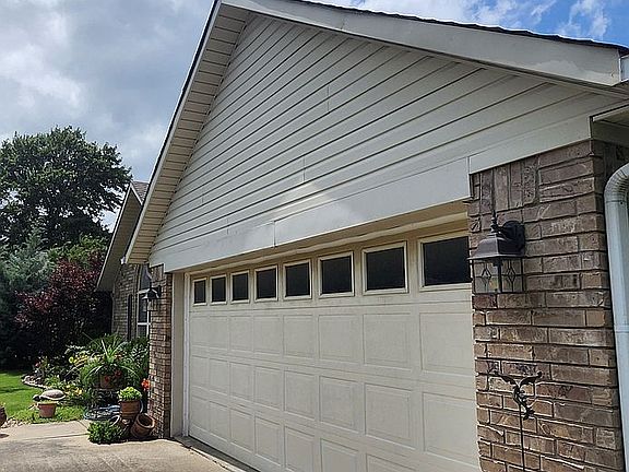4th image of 115 Redbud Ln