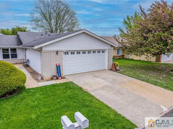 323 Persica Plz #B, Monroe Township, NJ 08831