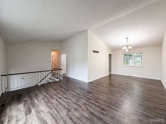 3rd image of 743 Eaglebrooke Dr