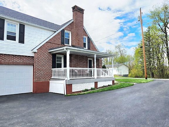 4th image of 447 Tiffany St