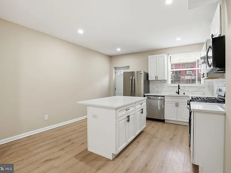 2710 Mura St — Photo 14