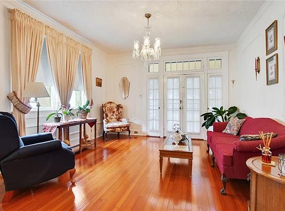 4th image of 932 Taft Pl