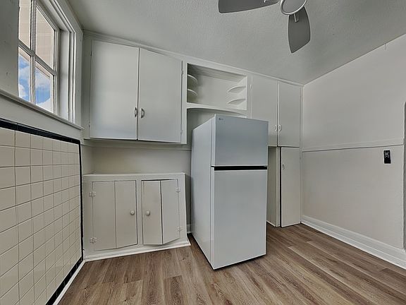 5th image of 2904 W Chestnut St APT 2