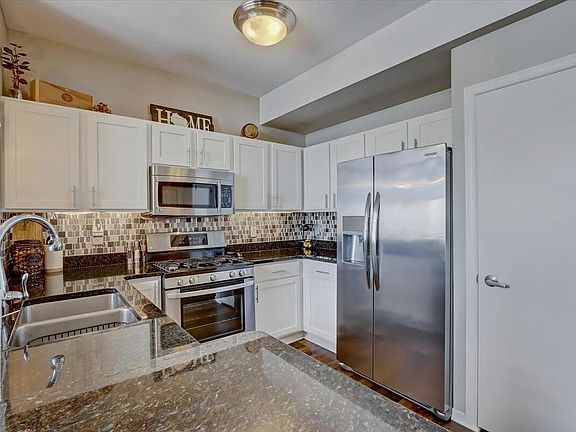 5th image of 2121 S Kinnickinnic Ave Unit 109