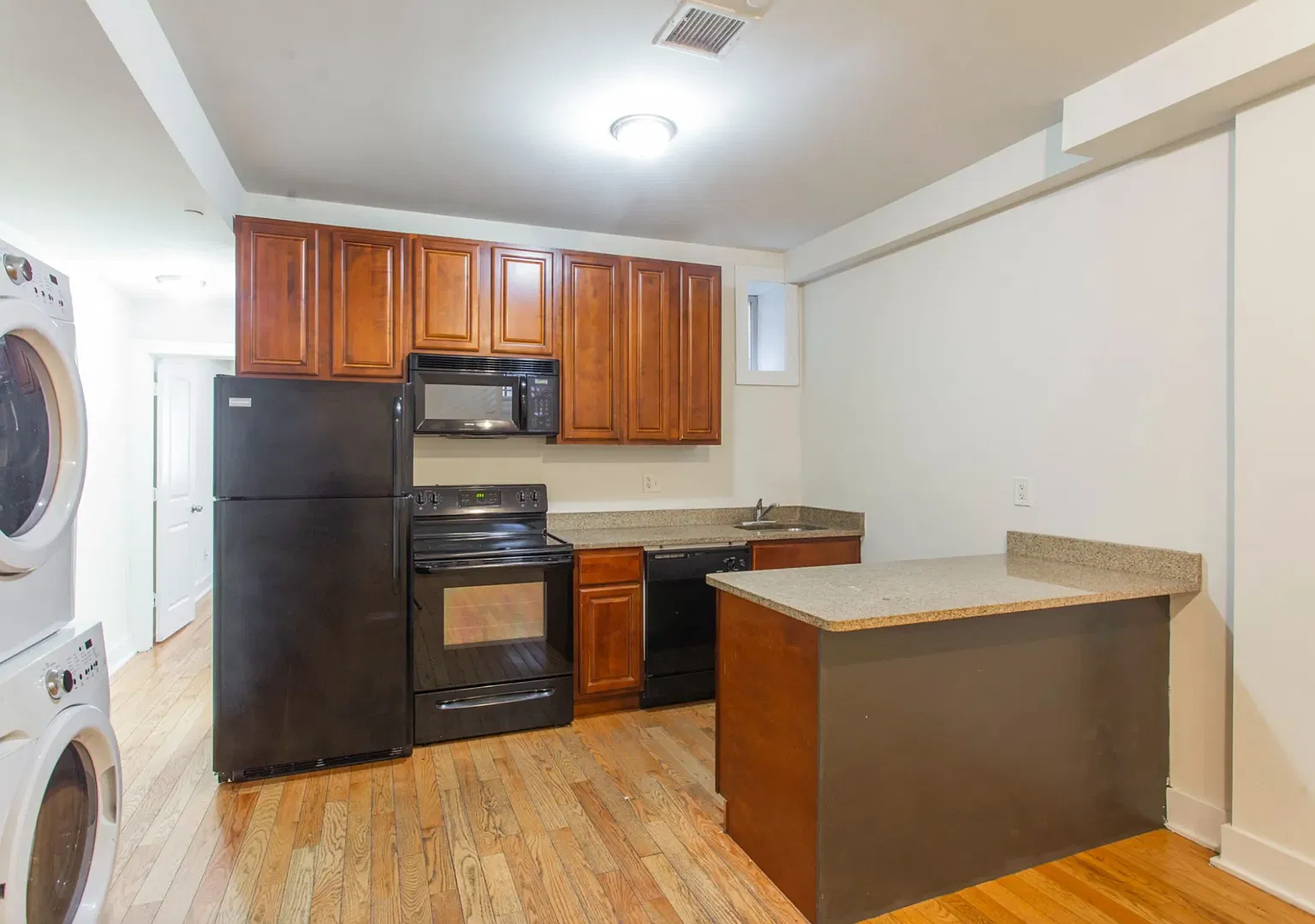 1706 Fontain St — Photo 1