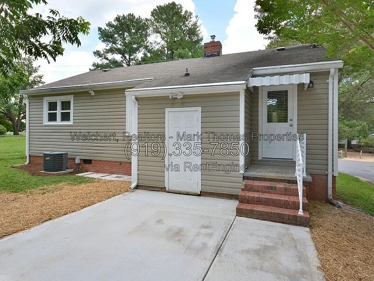 2405 Albany St — Photo 21
