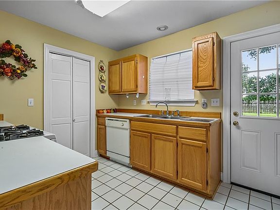 4th image of 114 Robinhood Rd