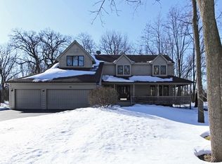 97 Golfview Rd, Lake Zurich, IL 60047