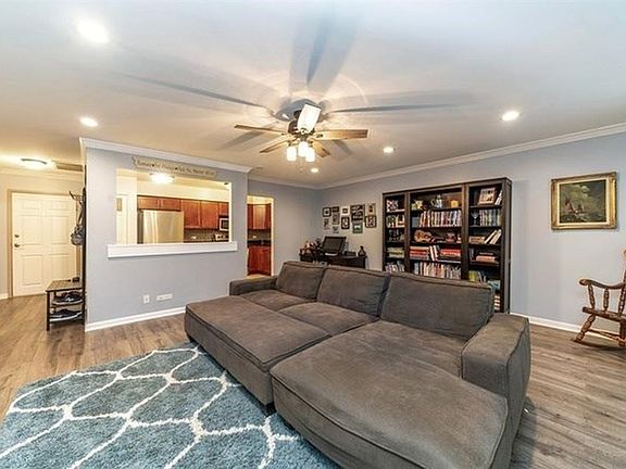 2nd image of 4900 Forest Ave APT 102