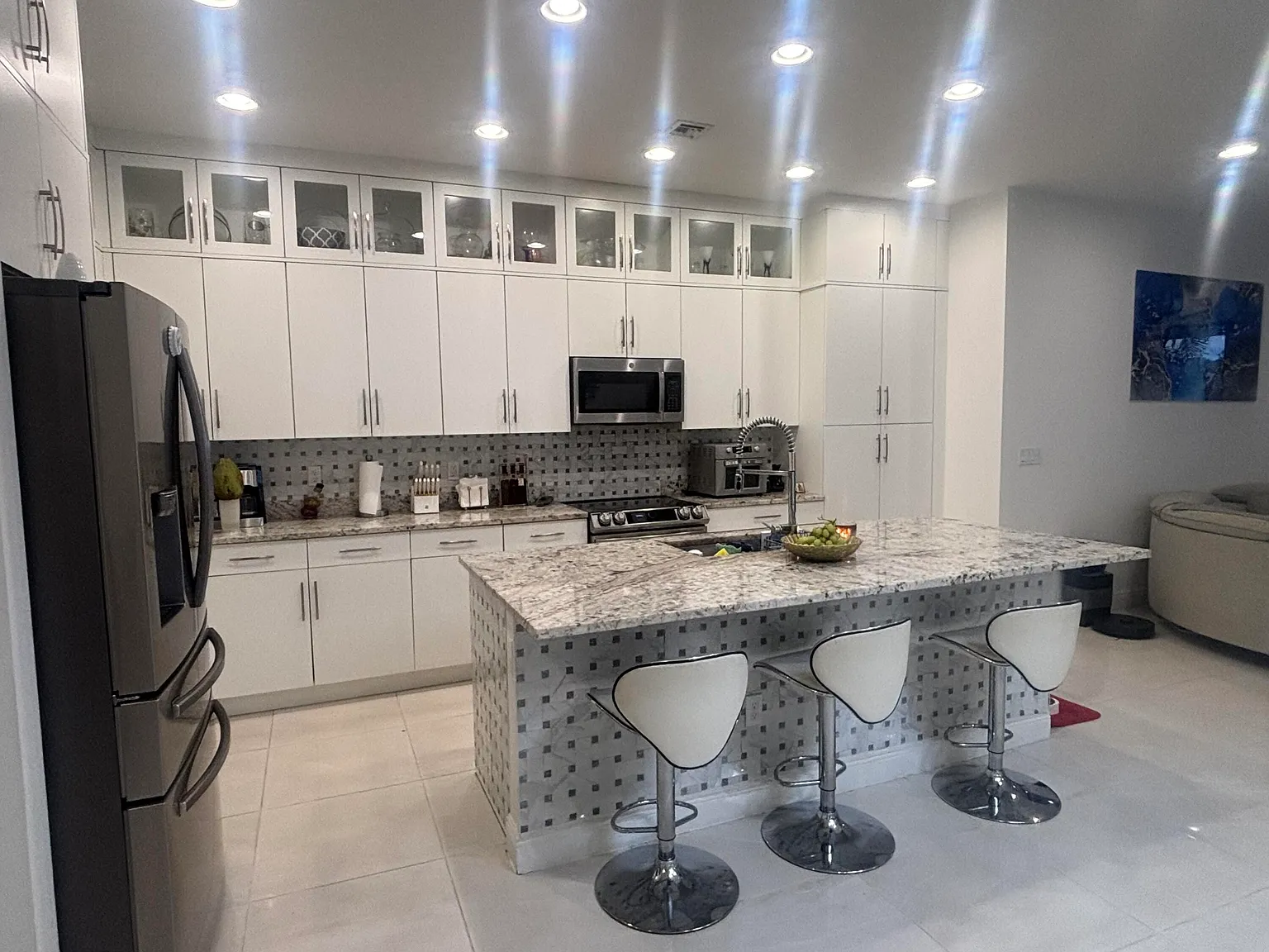 5 bed, 3.0 bath, 2750 sqft, $4,500 — Photo 4