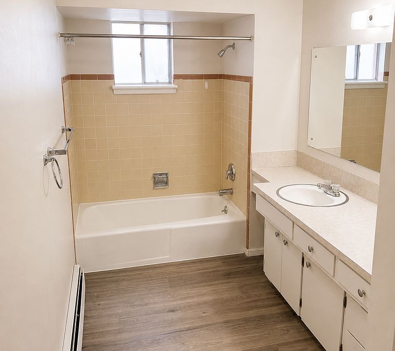 2nd image of 1201 E Lakeside Ave #4