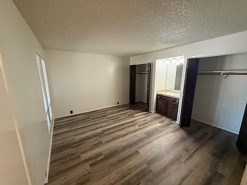 940 W East Ave #4 Photo 1
