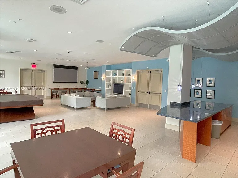 2000 N Bayshore Dr #525 — Photo 40