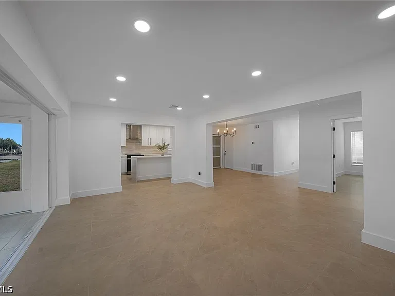 27381 Voyageur Dr — Photo 7