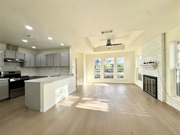2201 Summer Place Dr, Arlington, TX 76014
