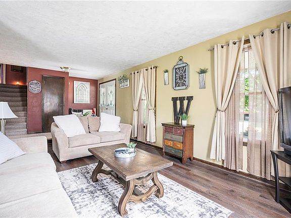 5th image of 831 Glen Echo Dr