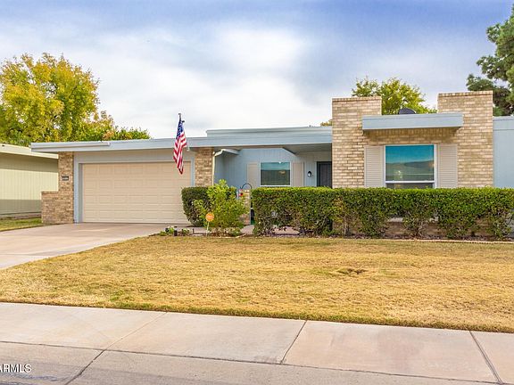 3rd image of 10317 W Highwood Ln
