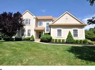 9 Waters Edge Dr, Delran, NJ 08075
