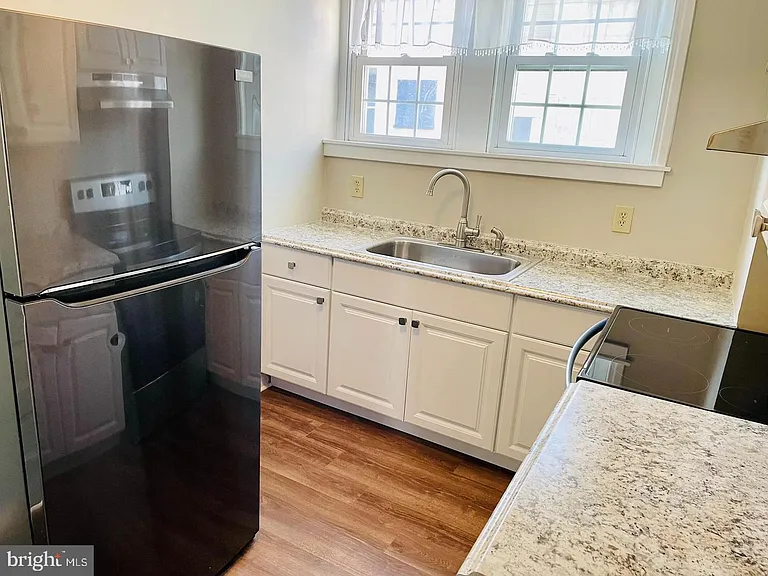 316 W Market St — Photo 10