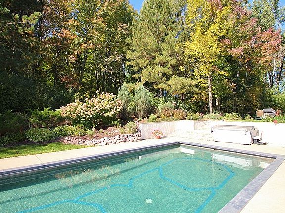5th image of 1248 Hillcrest Dr
