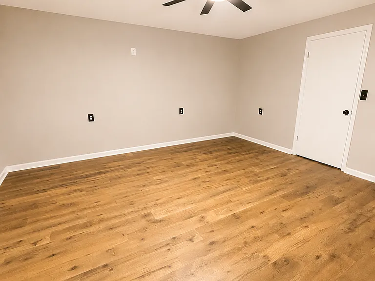 501 W Franklin St — Photo 12