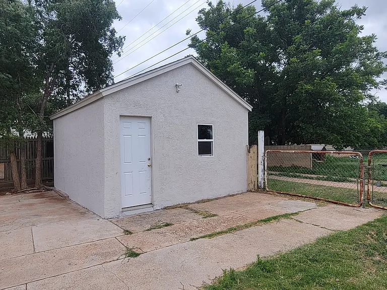 2901 Wallace St — Photo 24