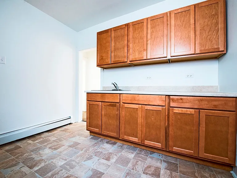 7229 S Yates Blvd — Photo 11