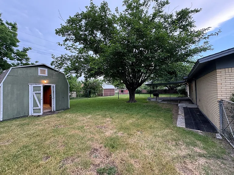 605 Bellaire Dr — Photo 36