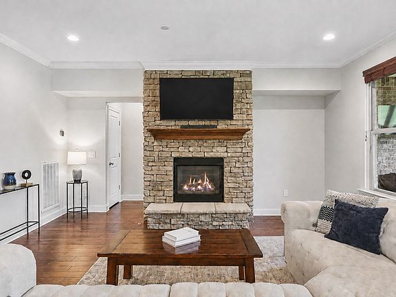 4th image of 4627 Robin Ln